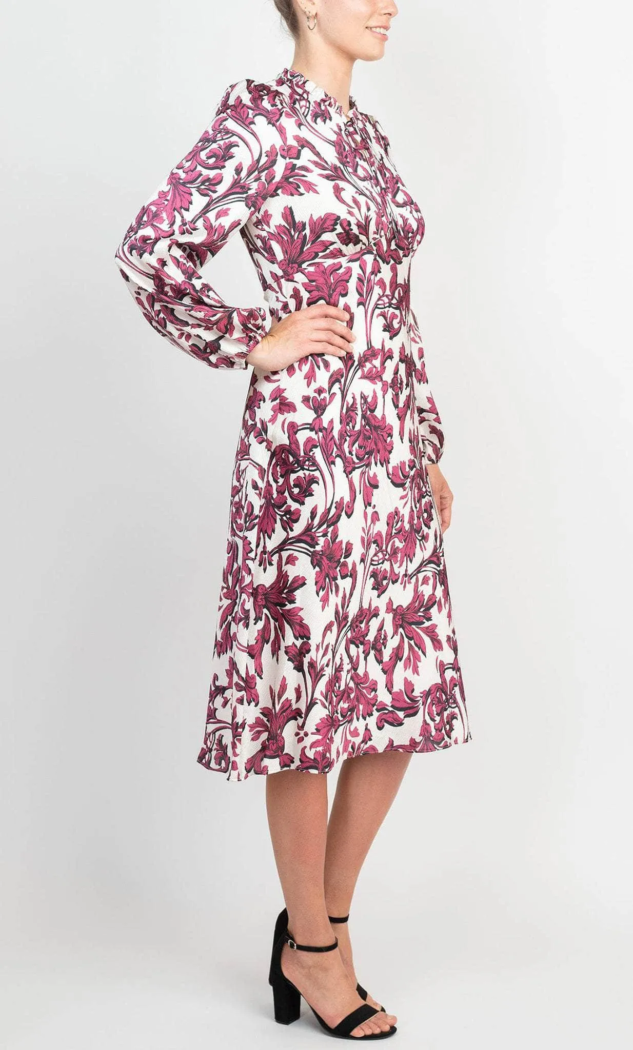 Adrianna Papell AP1D104268 - Long Sleeve Split Neck Knee-Length Dress